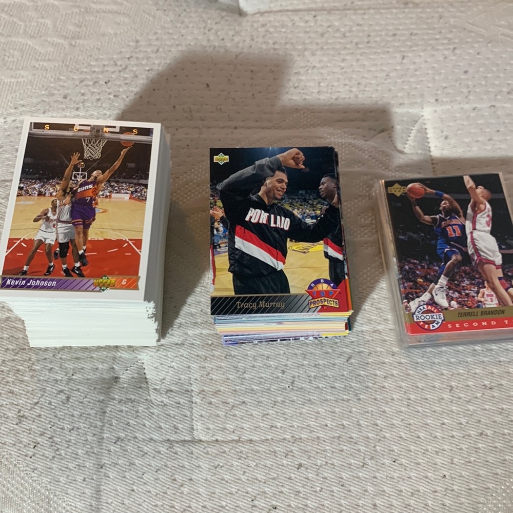 92-93 Upper Deck lot not complete